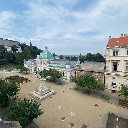 Czingu-Lak Appartement Miskolc Buitenkant foto