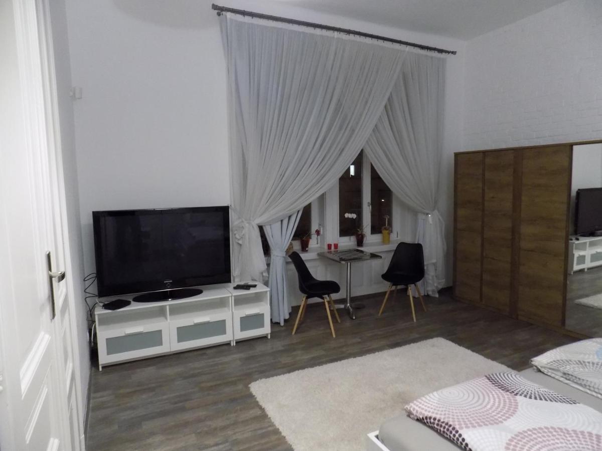 Czingu-Lak Appartement Miskolc Buitenkant foto