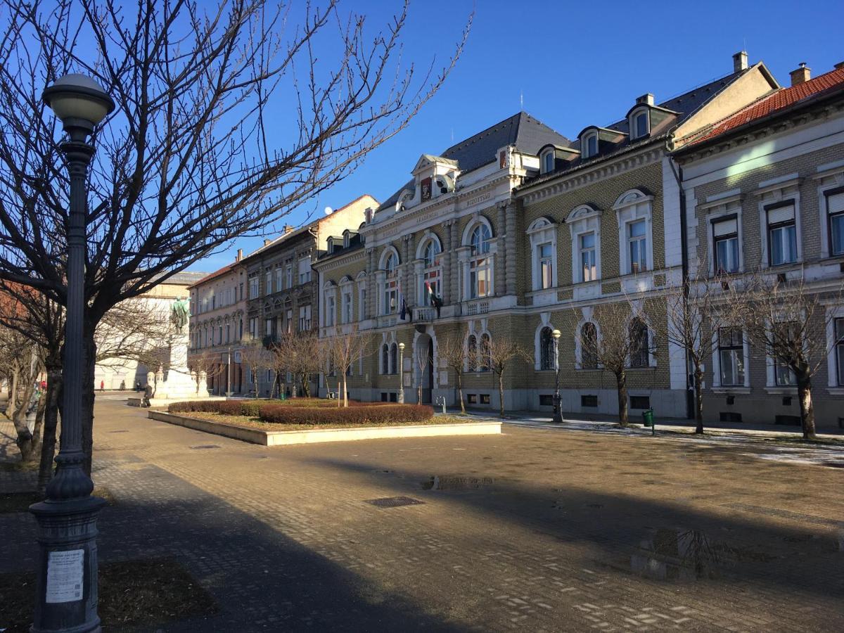 Czingu-Lak Appartement Miskolc Buitenkant foto