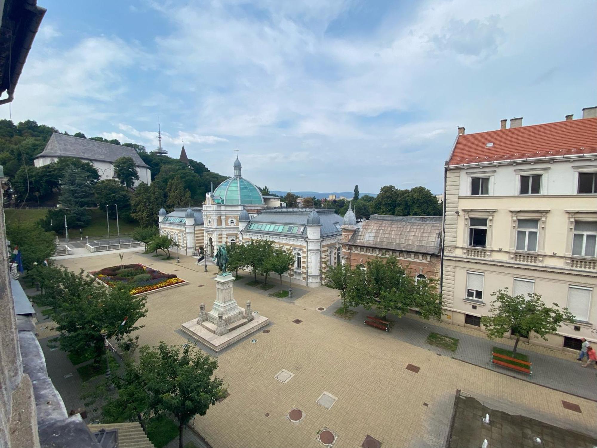 Czingu-Lak Appartement Miskolc Buitenkant foto