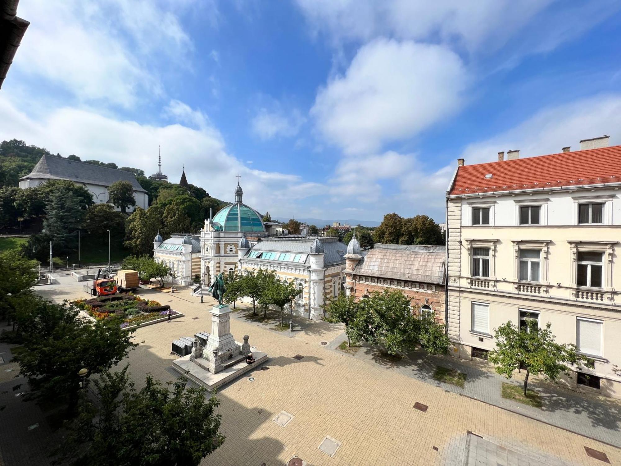 Czingu-Lak Appartement Miskolc Buitenkant foto